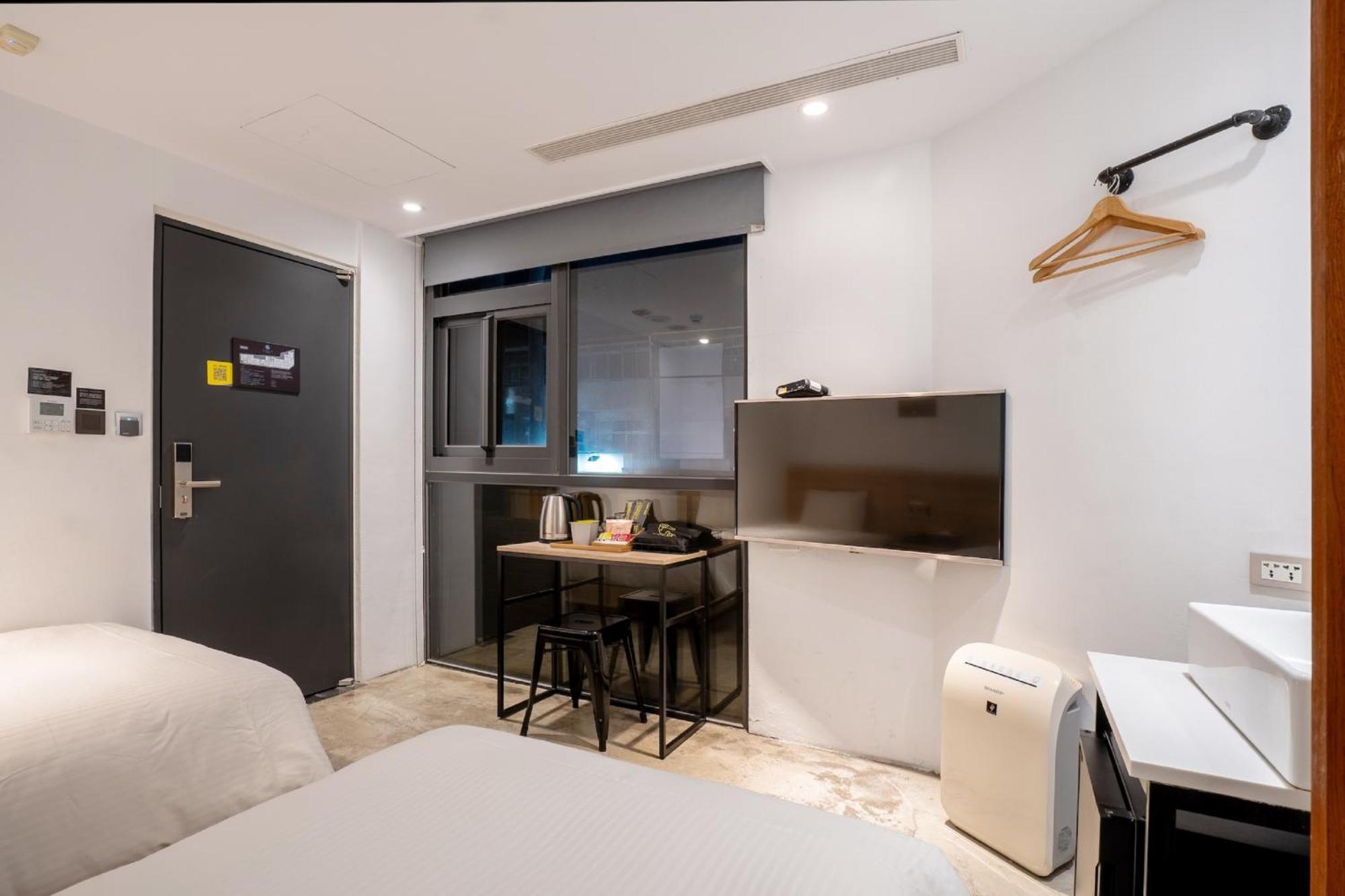 Chase Hotel Taichung Exterior photo