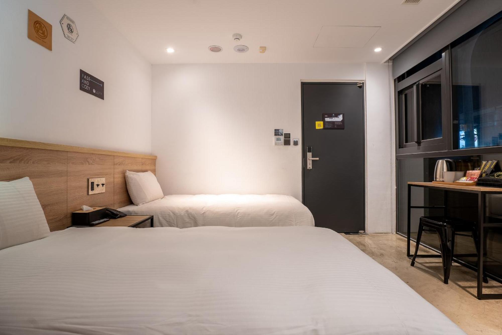 Chase Hotel Taichung Exterior photo