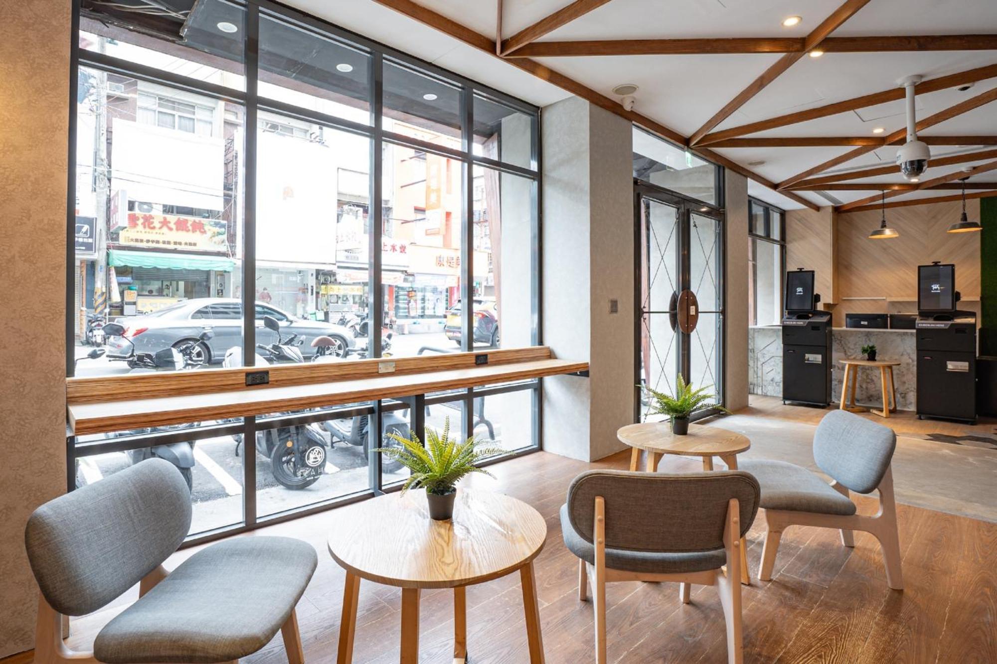 Chase Hotel Taichung Exterior photo