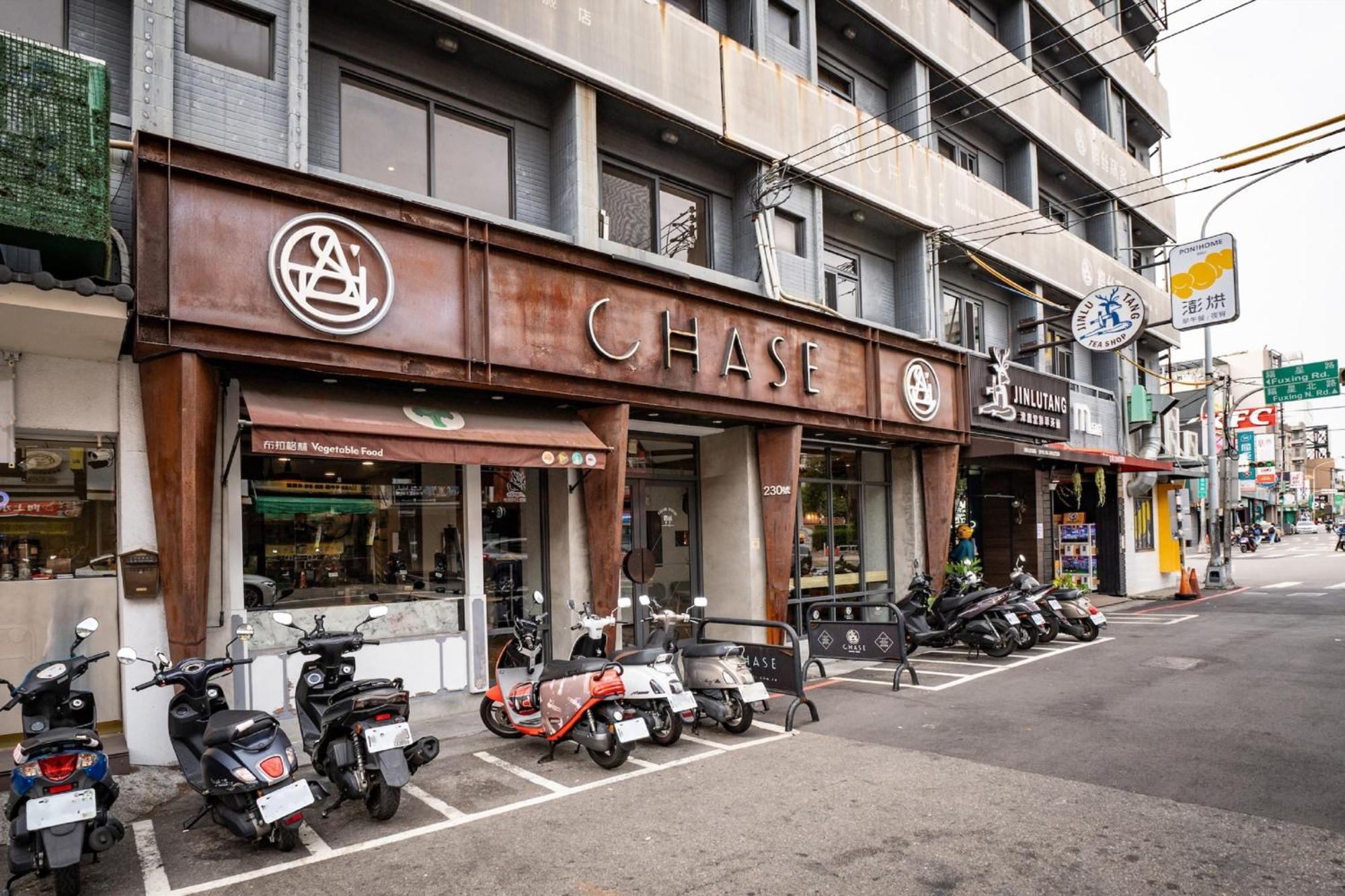 Chase Hotel Taichung Exterior photo