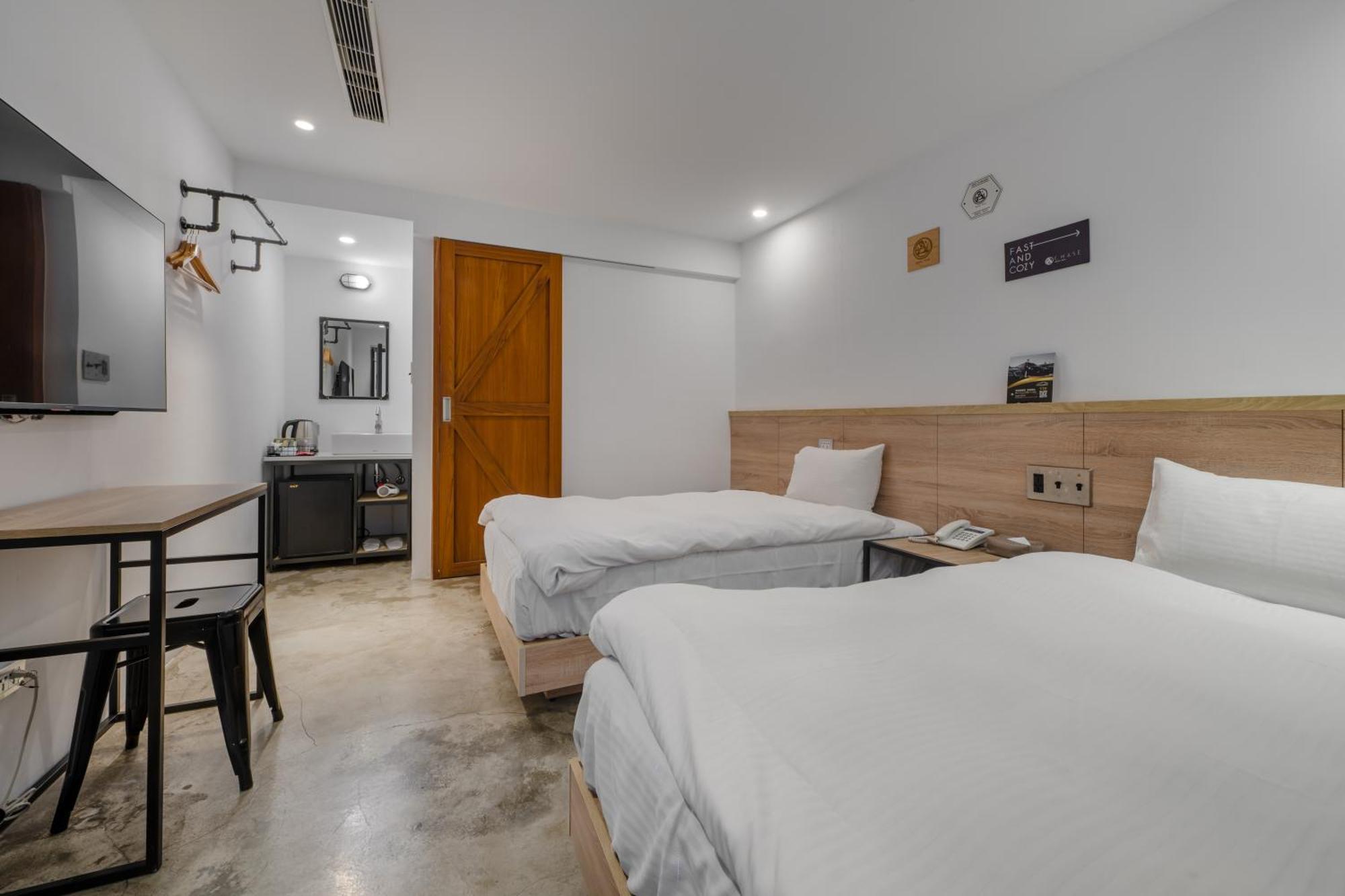 Chase Hotel Taichung Exterior photo